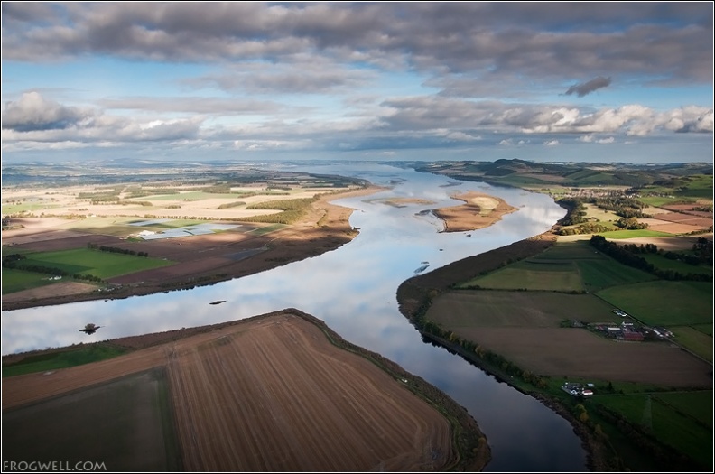Where the River Earn and River Tay meet.jpg